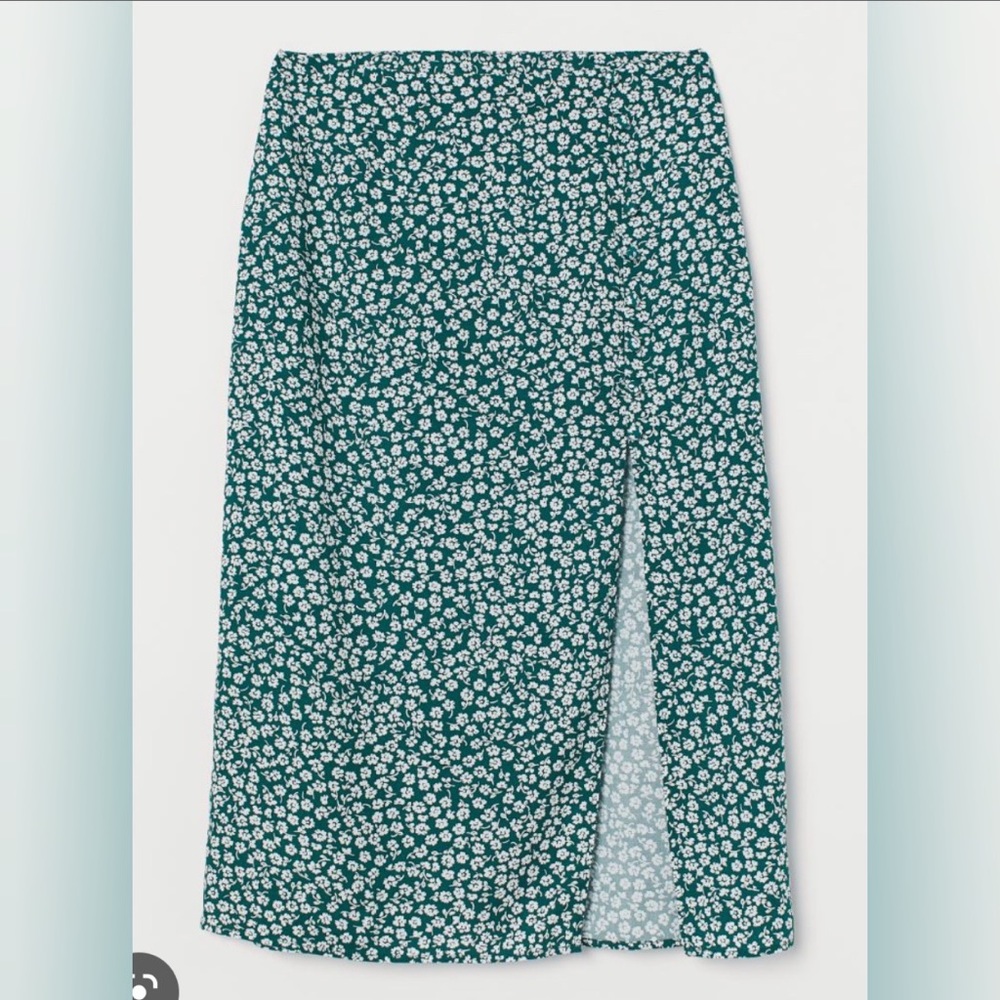 ✨H&M✨ Green floral midi skirt